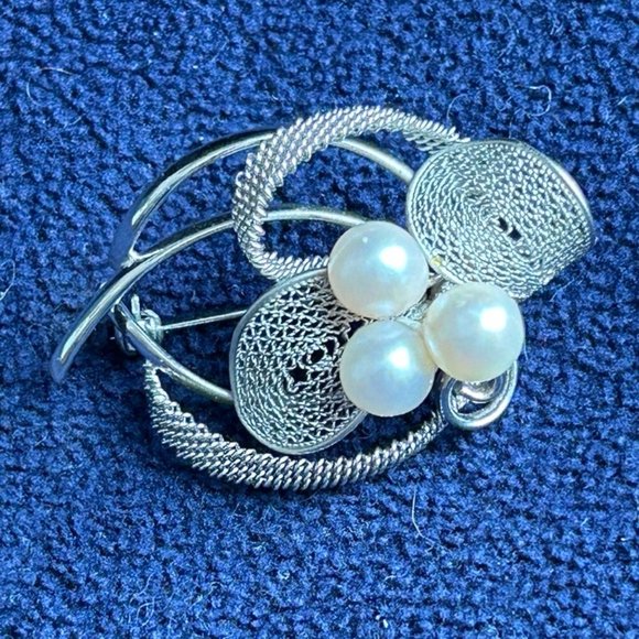 Jewelry - Vintage Pearl and Silver Brooch